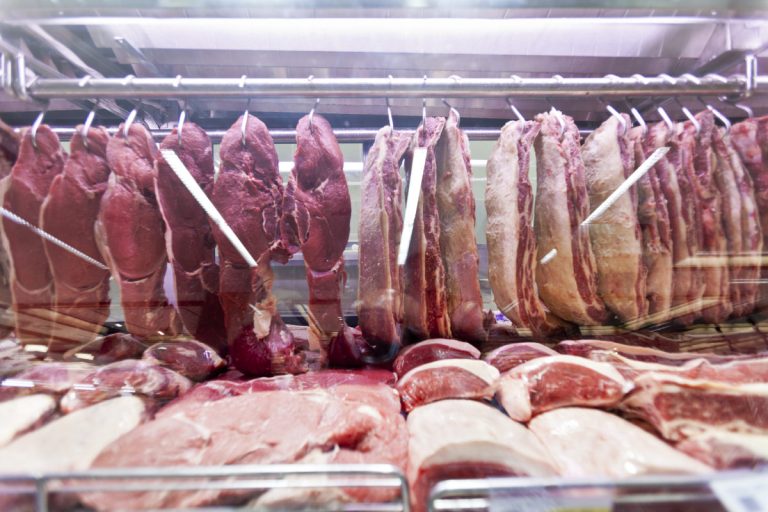 Carne dispara mais de 26% e vira ‘luxo’ na mesa de brasileiros em 2026