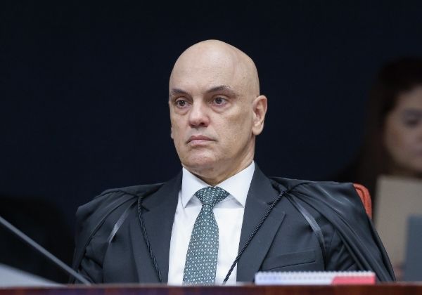 Moraes marca interrogatório de Eduardo Bolsonaro no STF para abril