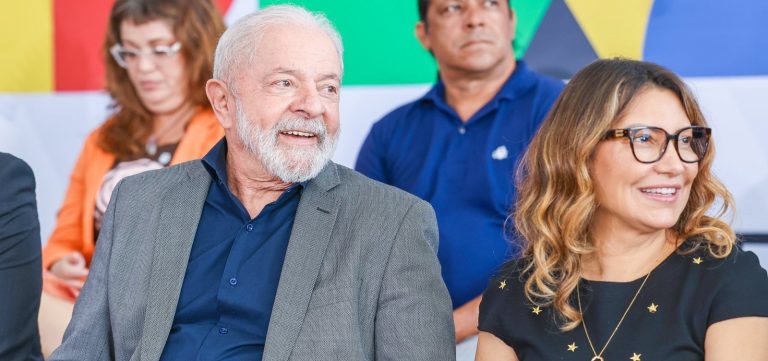 Juiz nega pedido para excluir post de Nikolas sobre Janja e Lula