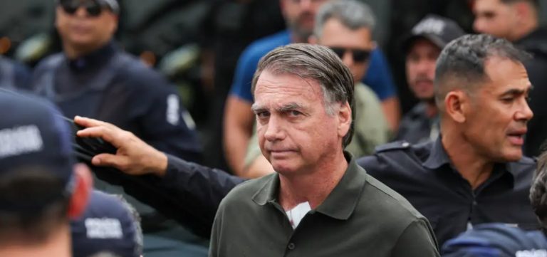 Bolsonaro deve receber alta na segunda-feira, diz médico