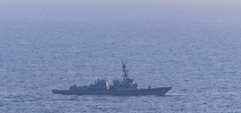EUA criticam bloqueio iraniano no Estreito de Ormuz e defendem ação para garantir navegação