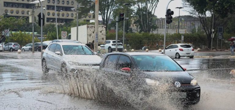 Inmet emite alerta laranja para chuvas intensas e ventos fortes no sul da Bahia