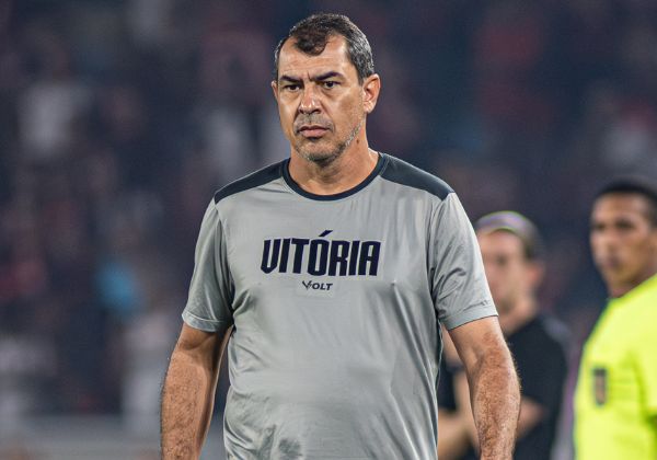Ex-Vitória, Fábio Carille é rebaixado após perder para time de Cristiano Ronaldo