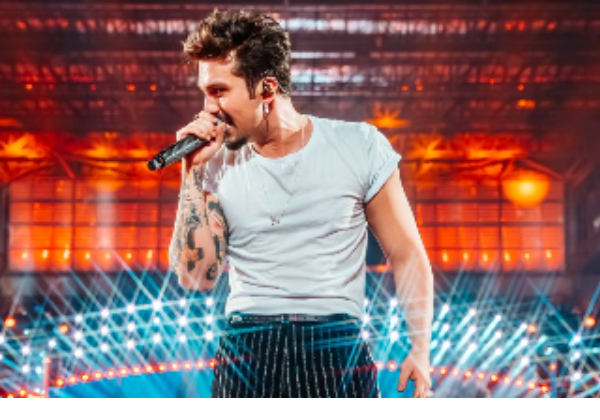 Luan Santana esgota arquibancada para show na Arena Fonte Nova
