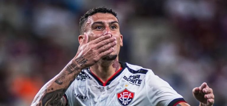 Baralhas tem lesão confirmada e desfalca o Vitória nas finais da Copa do Nordeste