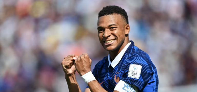 Mbappé supera Messi e chega a 14 gols em Copas, igualando Gerd Müller