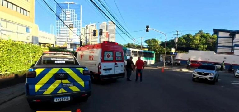 Colisão entre moto e ônibus deixa mototaxista morto em Salvador
