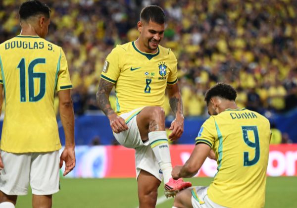 Bruno Guimarães faz história e se junta a Zico e Tostão em lista na Copa do Mundo