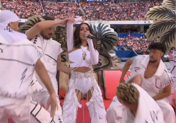 Anitta brilha na abertura da Copa do Mundo e representa o Brasil