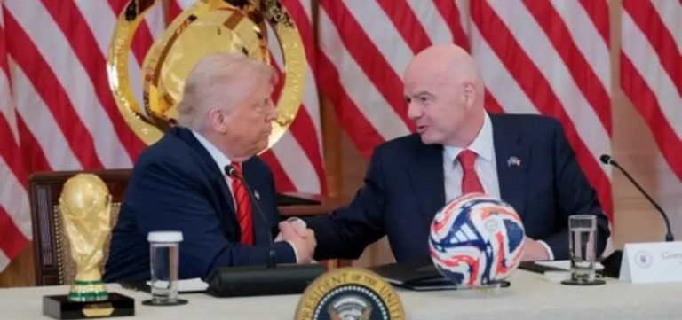 Presidente da FIFA nega interferência após Trump admitir pedido para rever expulsão de atacante