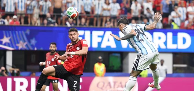 Egito acusa arbitragem de interferir na derrota para a Argentina; veja os lances polêmicos