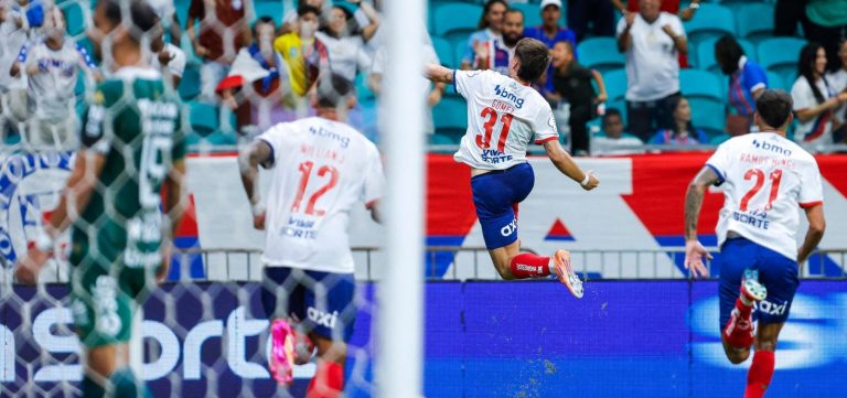 Bahia define jogo no 1º tempo e vence a Chapecoense na volta do Brasileirão