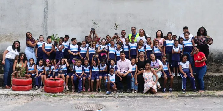 Candeias: SEMAN leva para escolas municipais a conscientização sobre o descarte de lixo