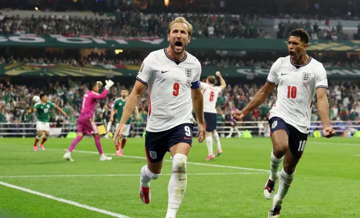 Em jogo frenético, Inglaterra derruba o México em casa e avança às quartas de final da Copa do Mundo